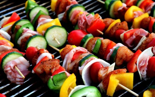 shish kebab, meat skewer, vegetable skewer-417994.jpg